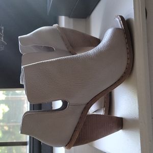 Vince Camuto - VR - Branso Light Grey York Gained Calf Booties